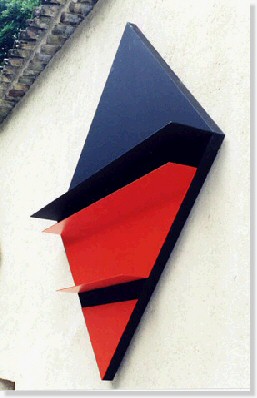 Sculpture noire et rouge, mtal pli,150x150 cm