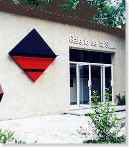 Sculpture noire et rouge, mtal pli,150x150 cm